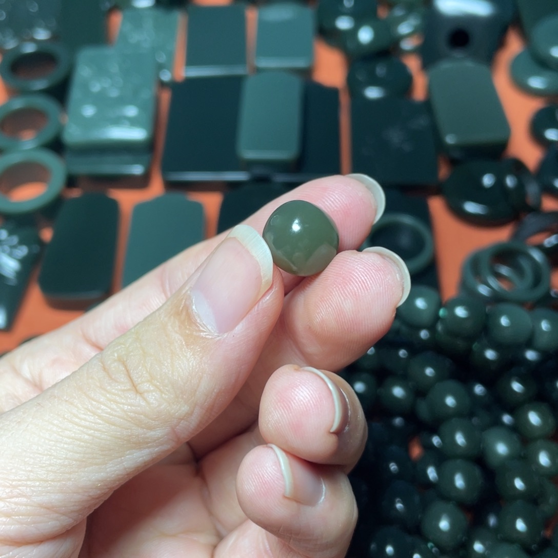 狂***1和田玉未镶嵌颈饰