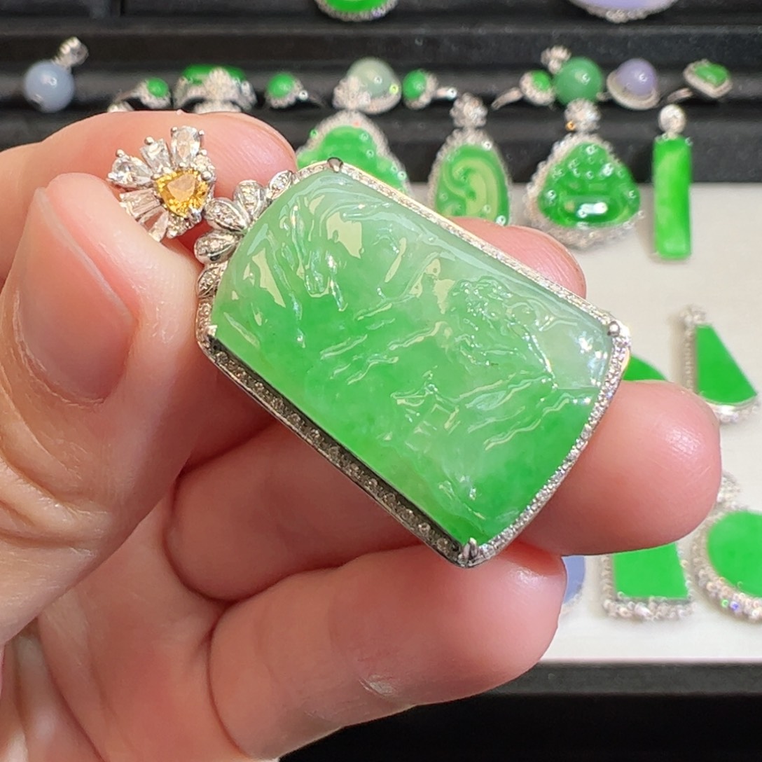 翡翠吊坠(不含链)18K金镶嵌