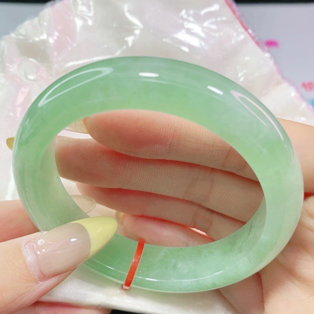 翡翠手镯未镶嵌56.8完美轮胎葡萄肉