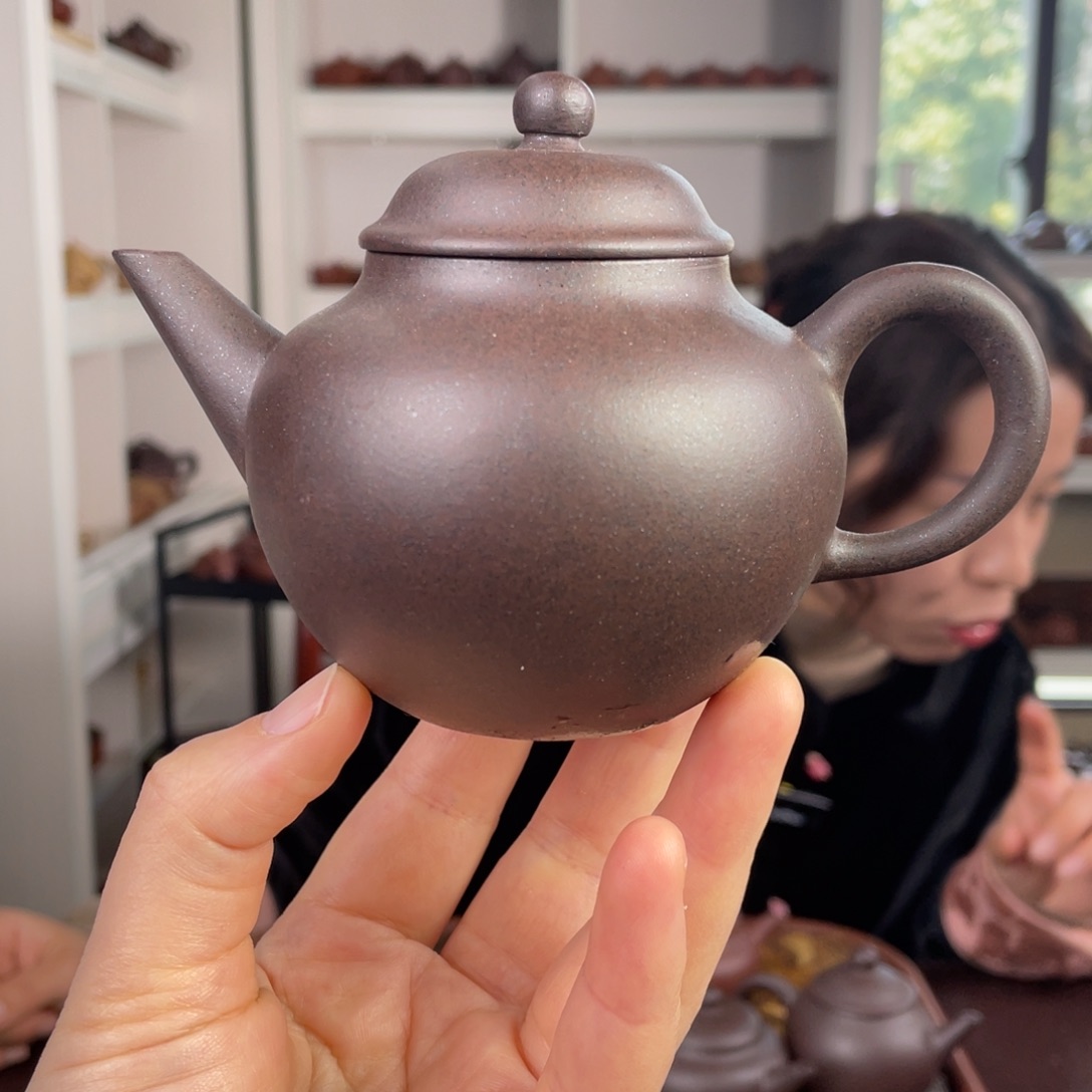 紫砂茶壶黑星土橄榄宫灯200cc
