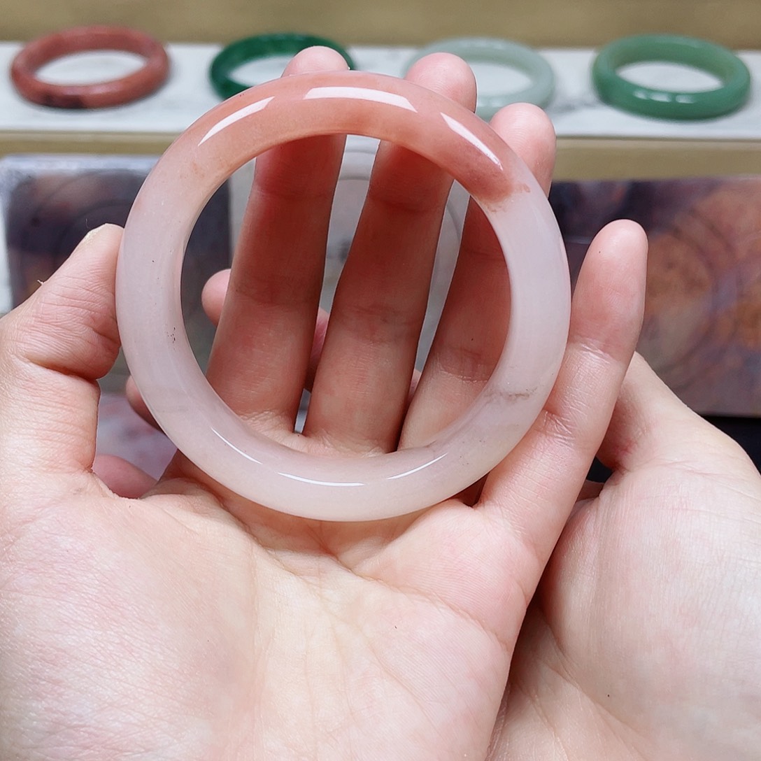 石英质玉手镯未镶嵌