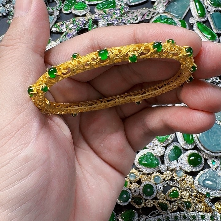 翡翠颈饰未镶嵌天然A货翡翠放漏