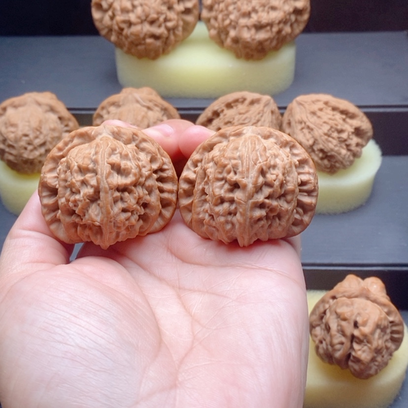 【闪购商品】吊坠文玩核桃44尺白狮子