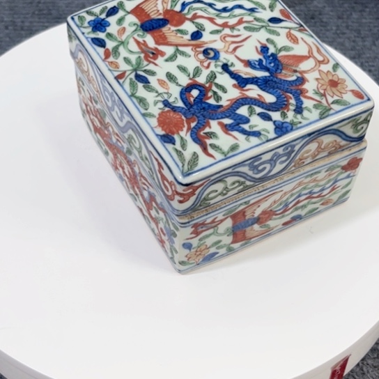 夜***子壶一个五彩龙凤纹粉盒