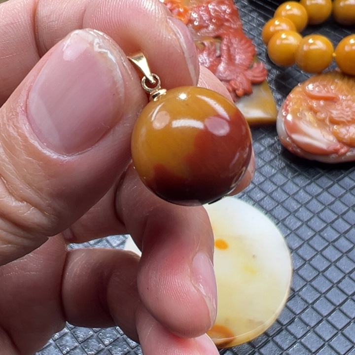 石英质玉（黄龙玉）颈饰未镶嵌