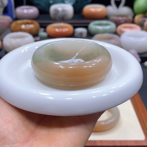 未镶嵌手镯石英质玉