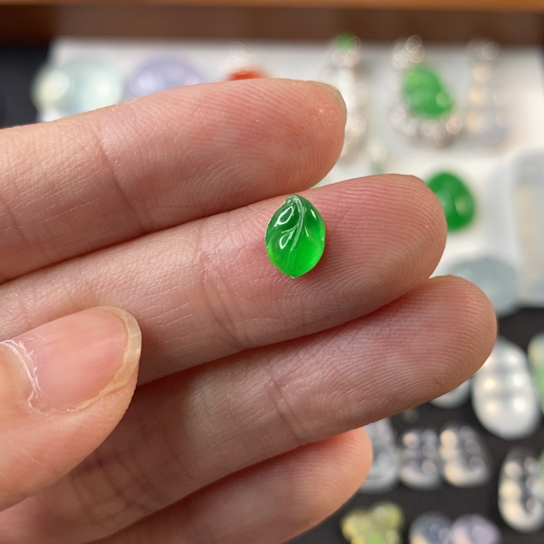 翡翠颈饰未镶嵌翡翠裸石