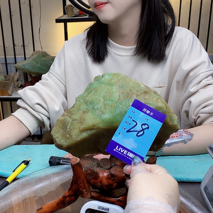 吴***三蛇纹石玉未镶嵌原石