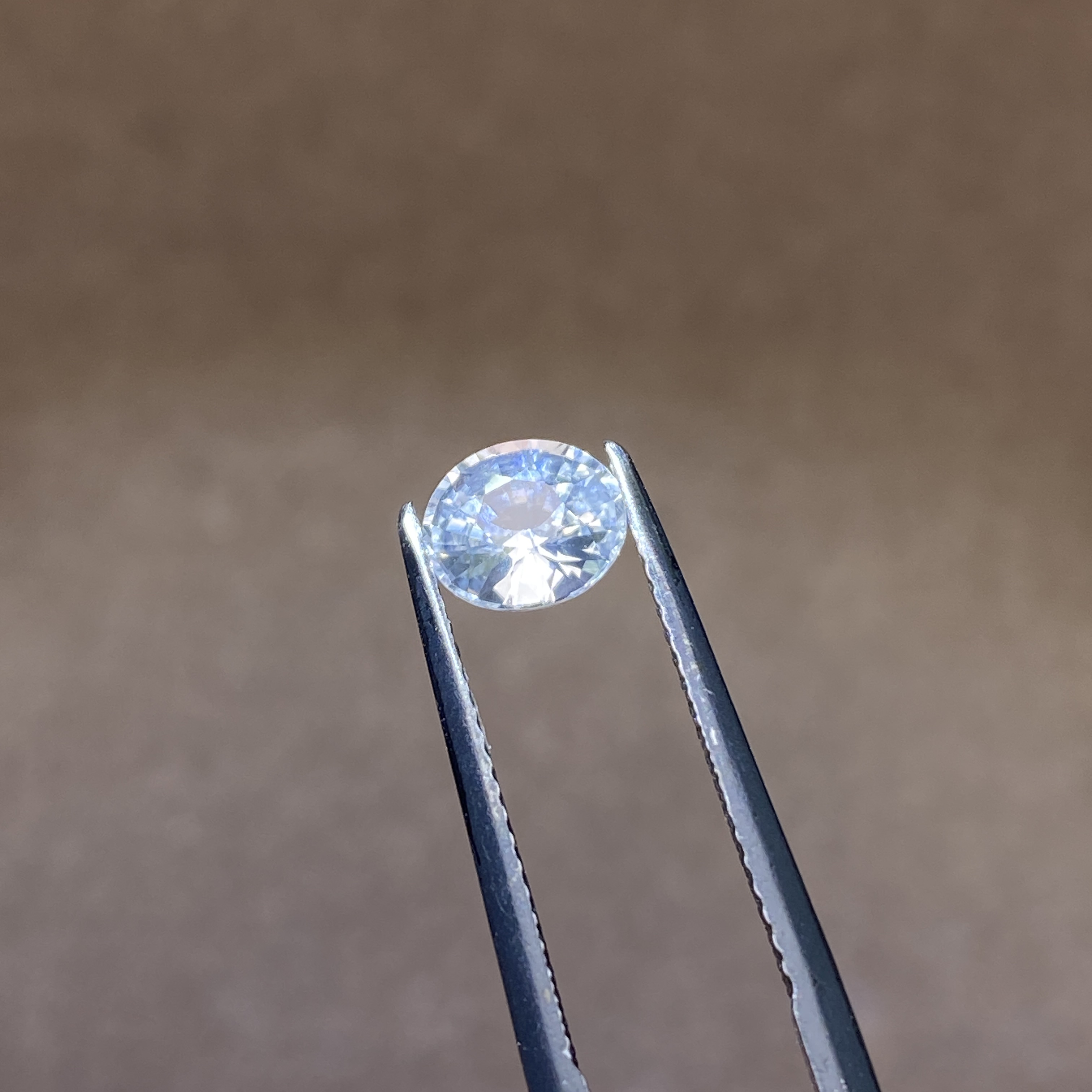 25B088 有烧白色蓝宝石 1.04克拉