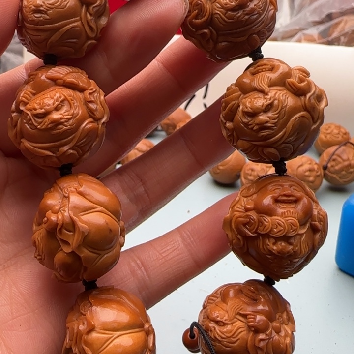 橄榄核手串雕刻工艺