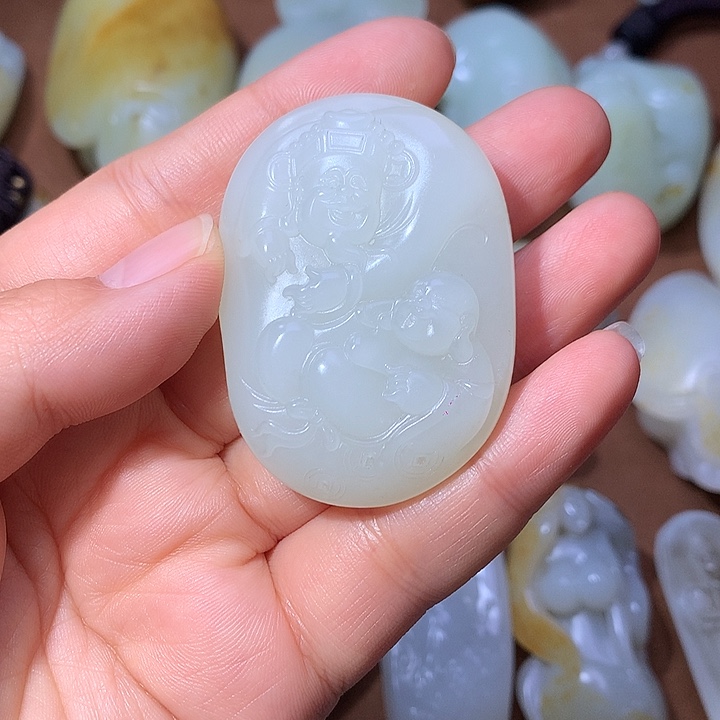 大***园和田玉未镶嵌颈饰