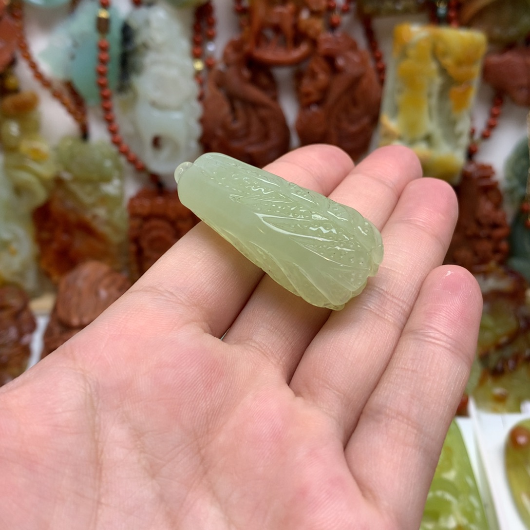 蛇纹石玉颈饰未镶嵌