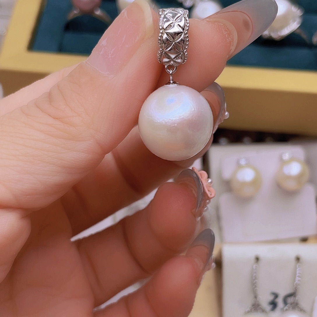 银S925镶嵌吊坠(赠链)淡水珍珠