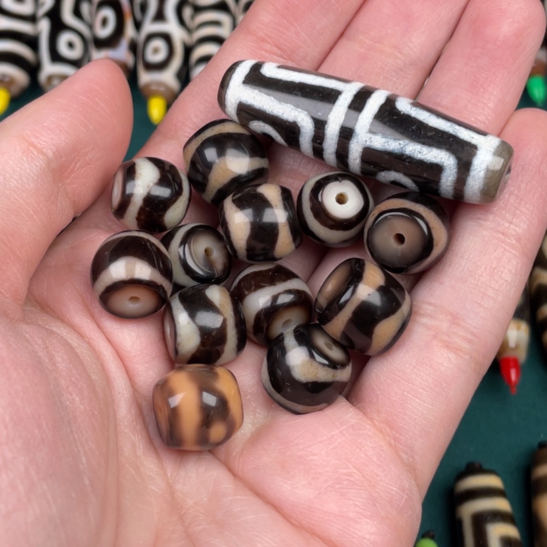 小***德非金属一共13个珠子