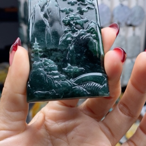 翡翠颈饰未镶嵌翡翠
