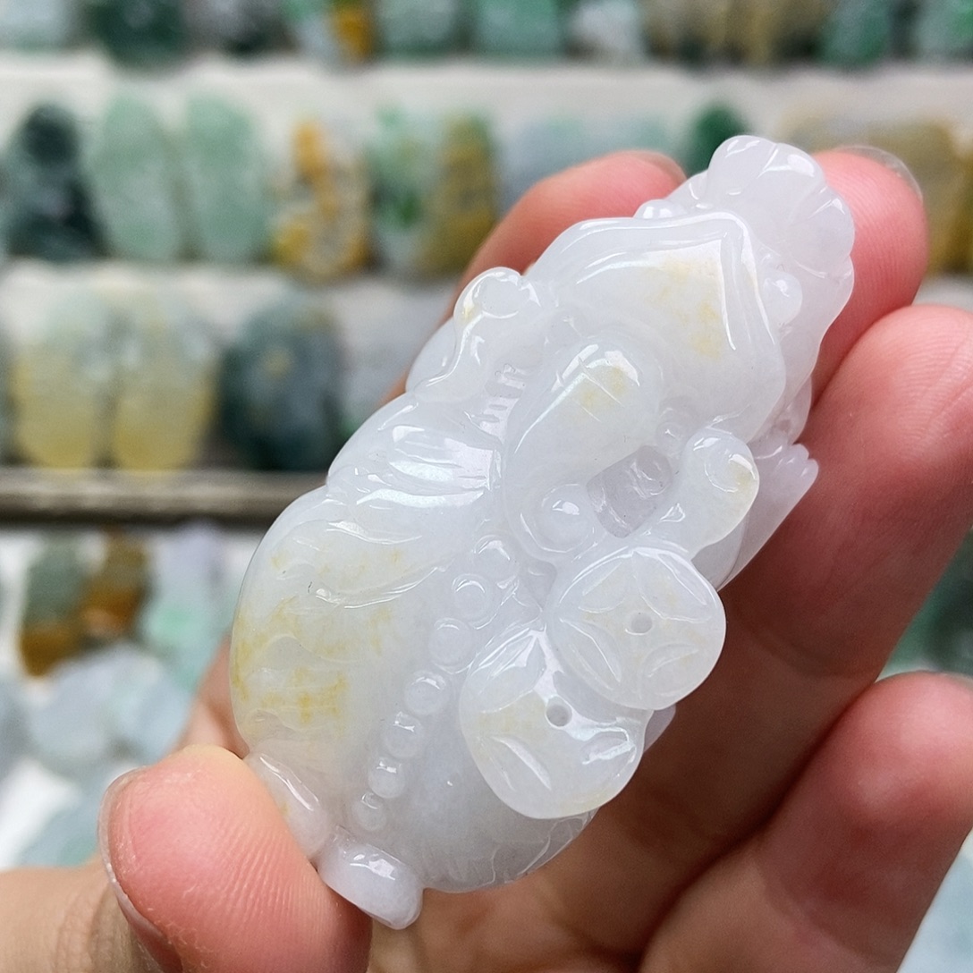 翡翠未镶嵌吊坠(赠链)