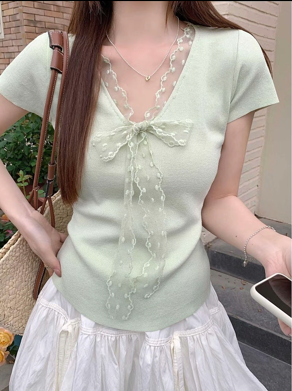 韩系蕾丝拼接显瘦软糯女士洋气针织上衣【直播链接】