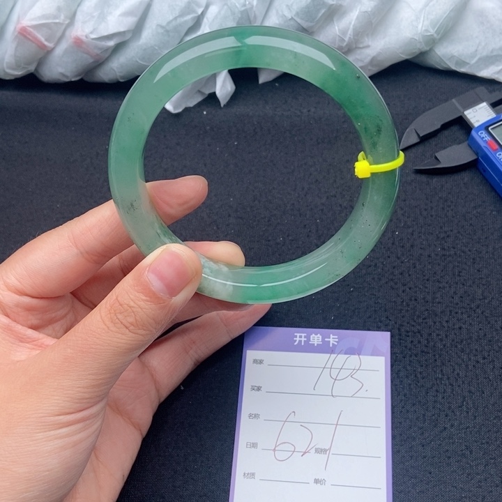 石英质玉（非洲翠）手镯未镶嵌143