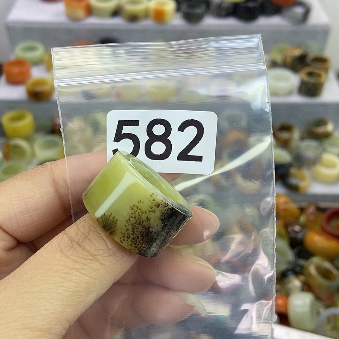 *****蛇纹石玉未镶嵌戒指
