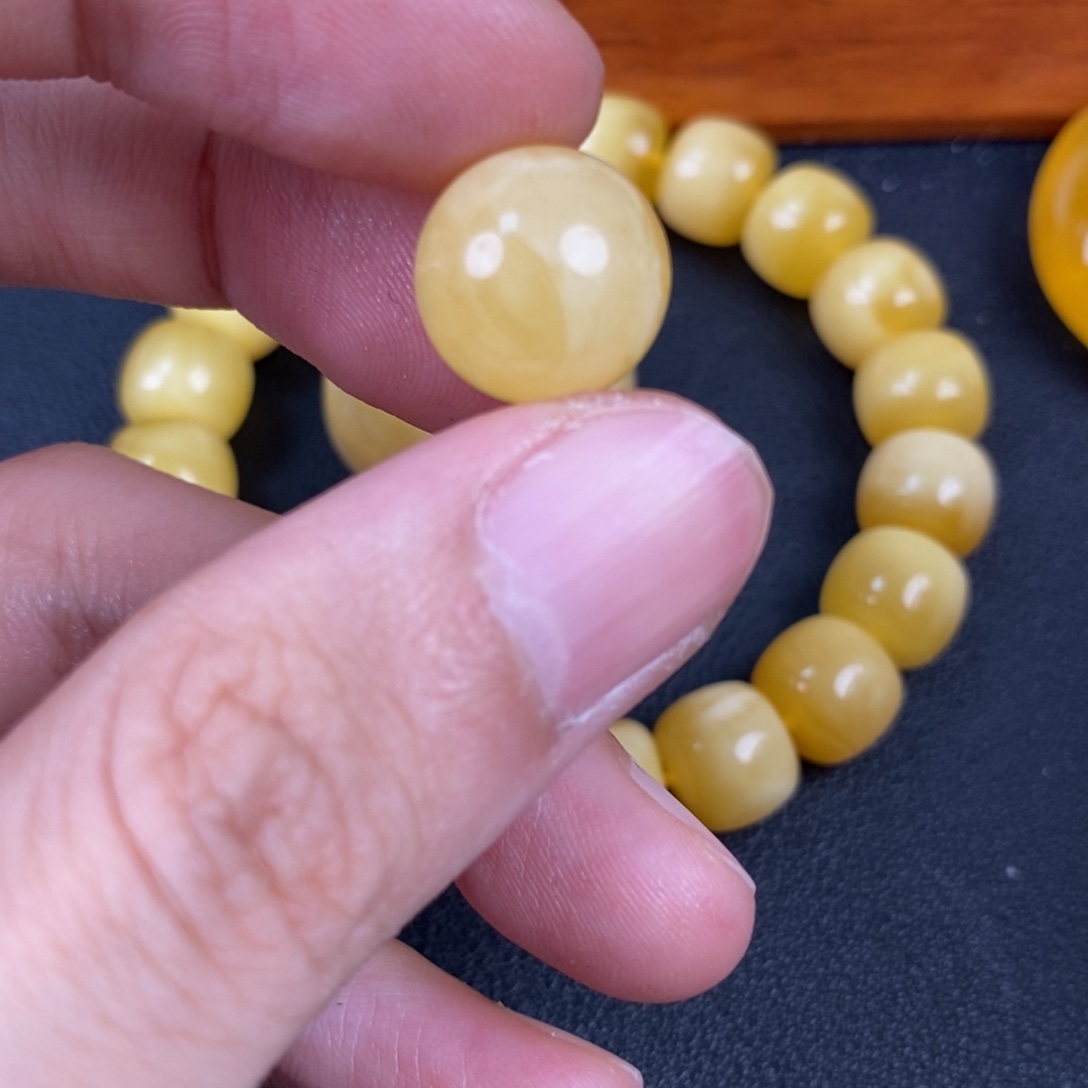 琥珀未镶嵌裸石微瑕40