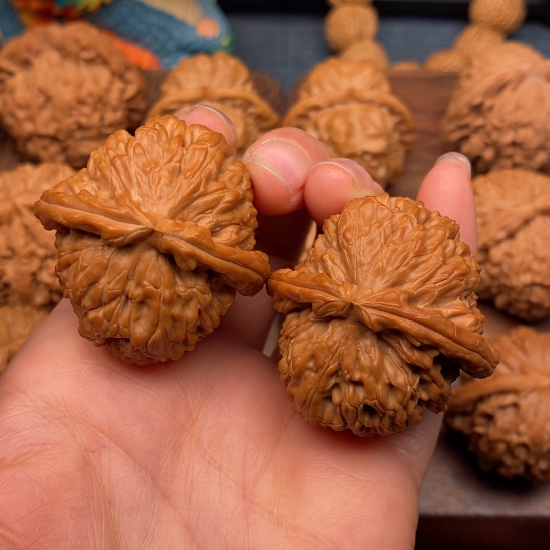 文玩核桃把件38全品，原桩球白