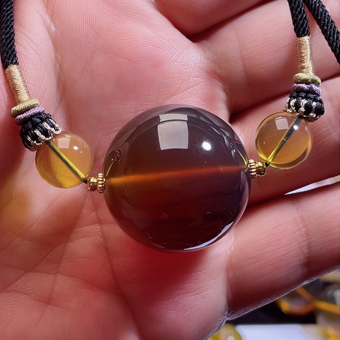 琥珀颈饰未镶嵌缅甸