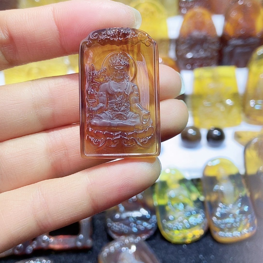琥珀颈饰未镶嵌不动明王