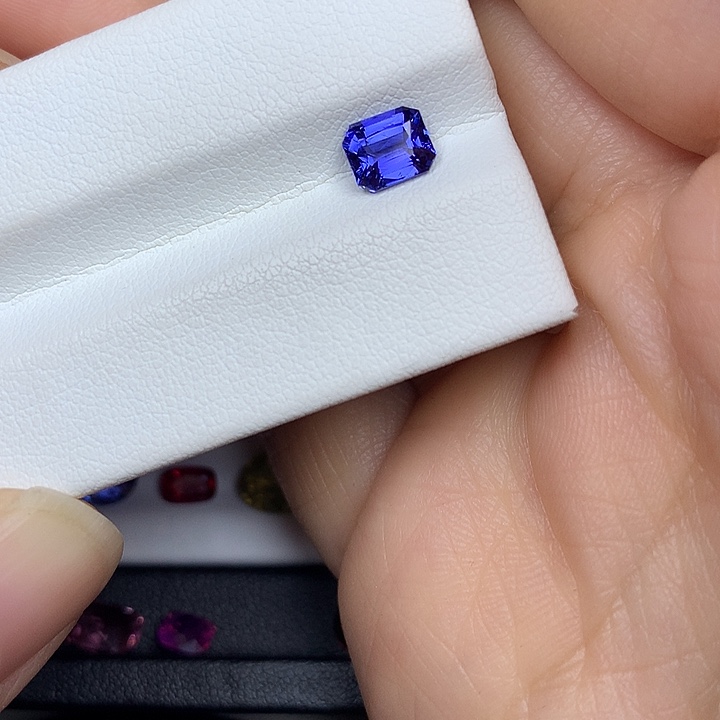 蓝宝石裸石1.12ct矢车菊