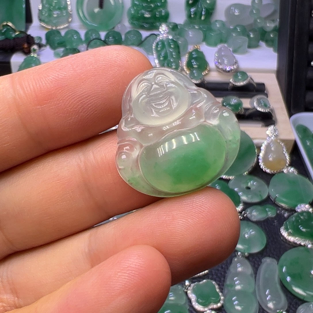 石英质玉（非洲翠）未镶嵌颈饰