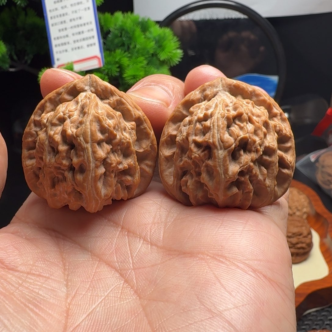 把件文玩核桃全品三角白38.5