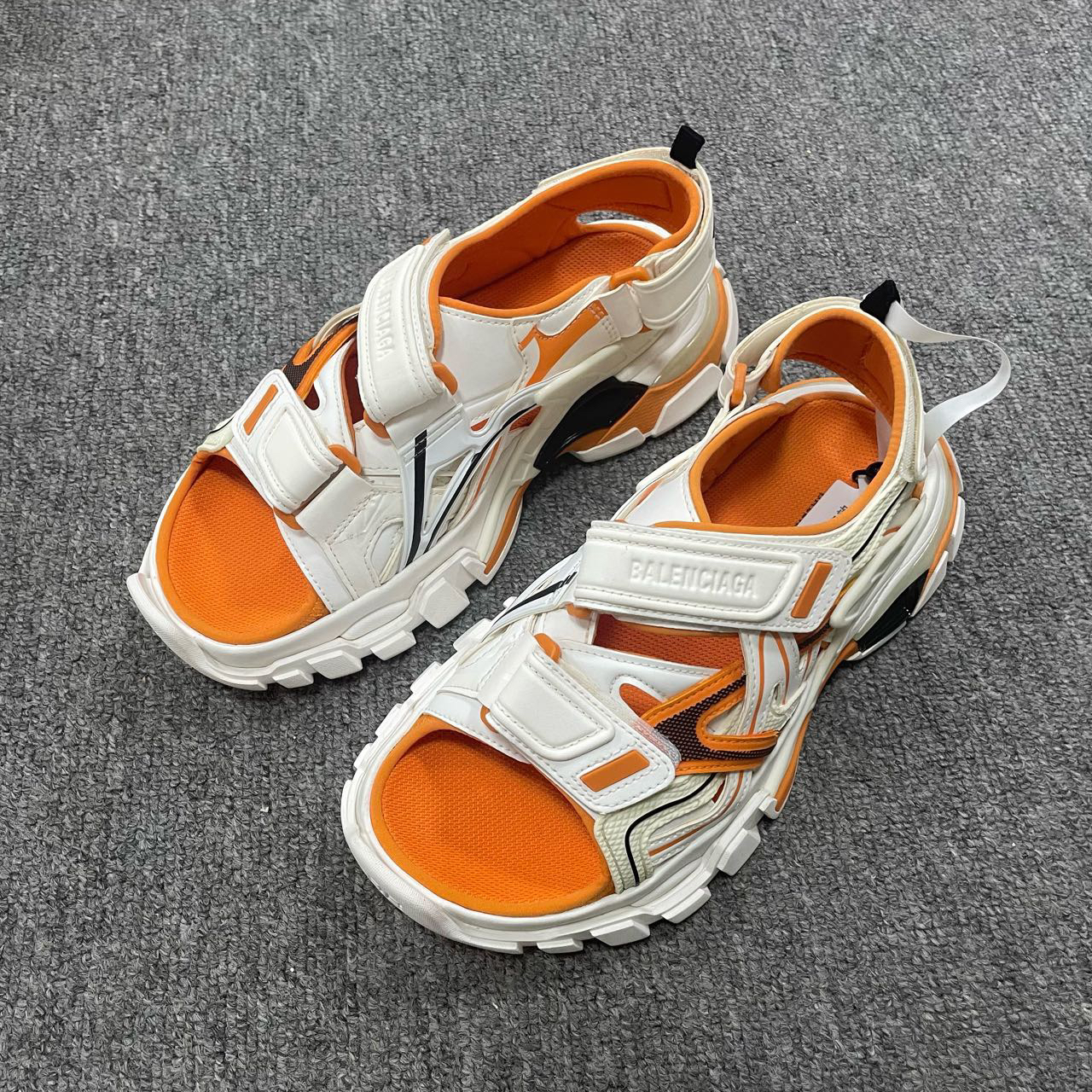 95新 Balenciaga/巴黎世家 Track 2.0 减震沙滩凉鞋  37码/3147