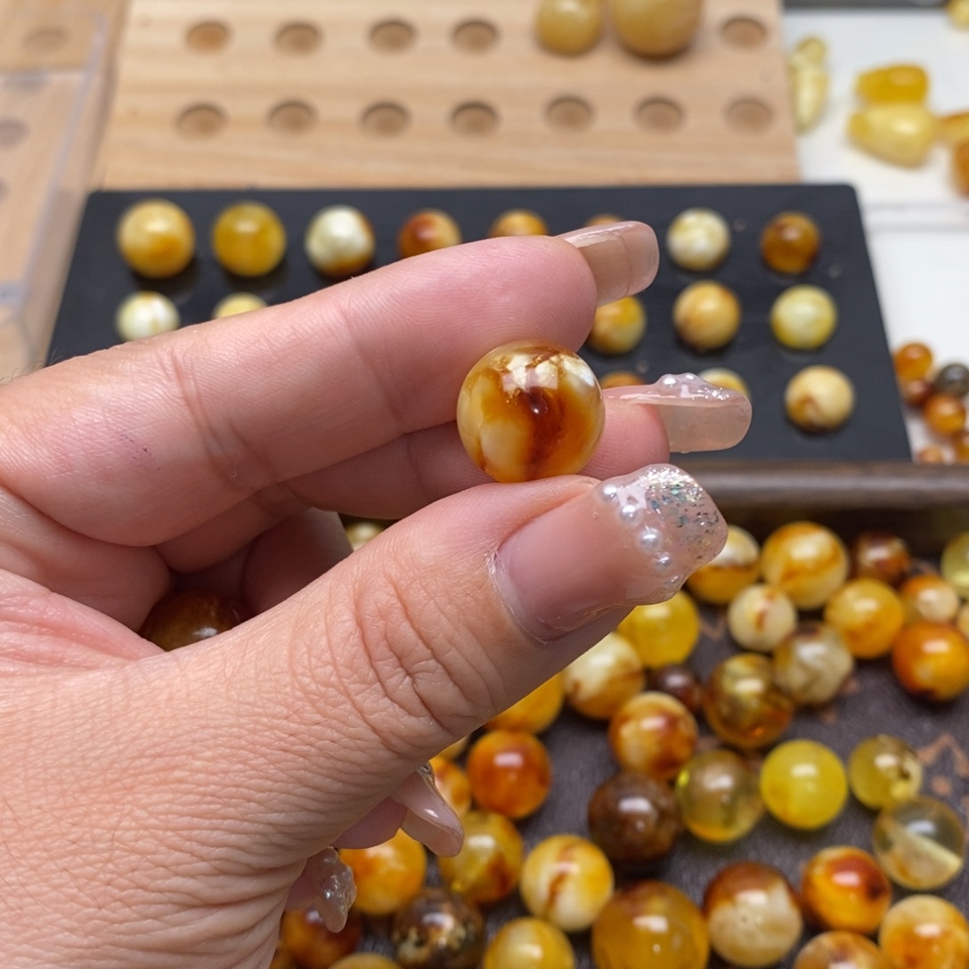 乐***昂蜜蜡未镶嵌裸石蜜蜡