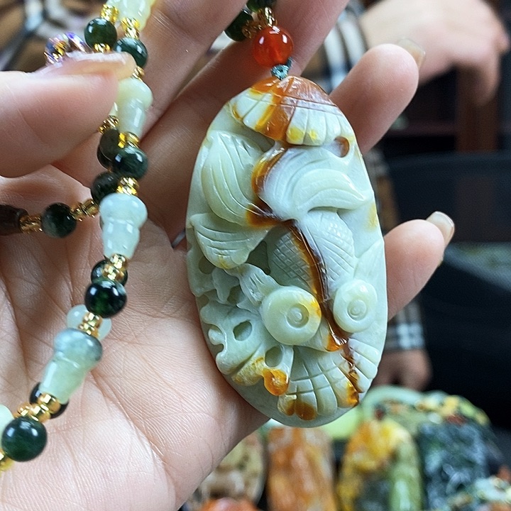 蛇纹石玉吊坠未镶嵌