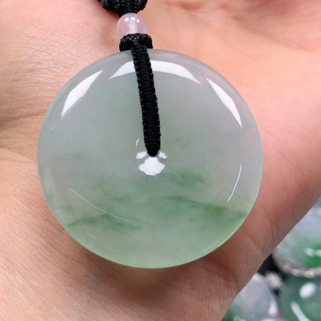 翡翠颈饰未镶嵌天然翡翠