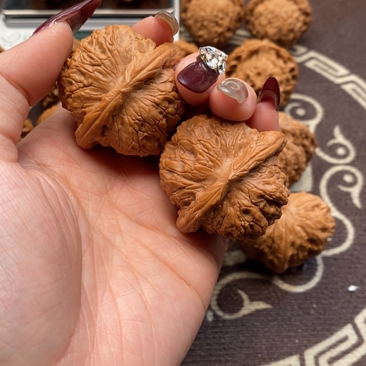 文玩核桃吊坠血麒麟微修42