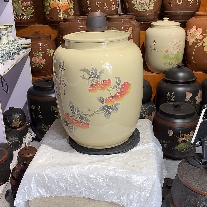 四号白泥亮光茶罐。 