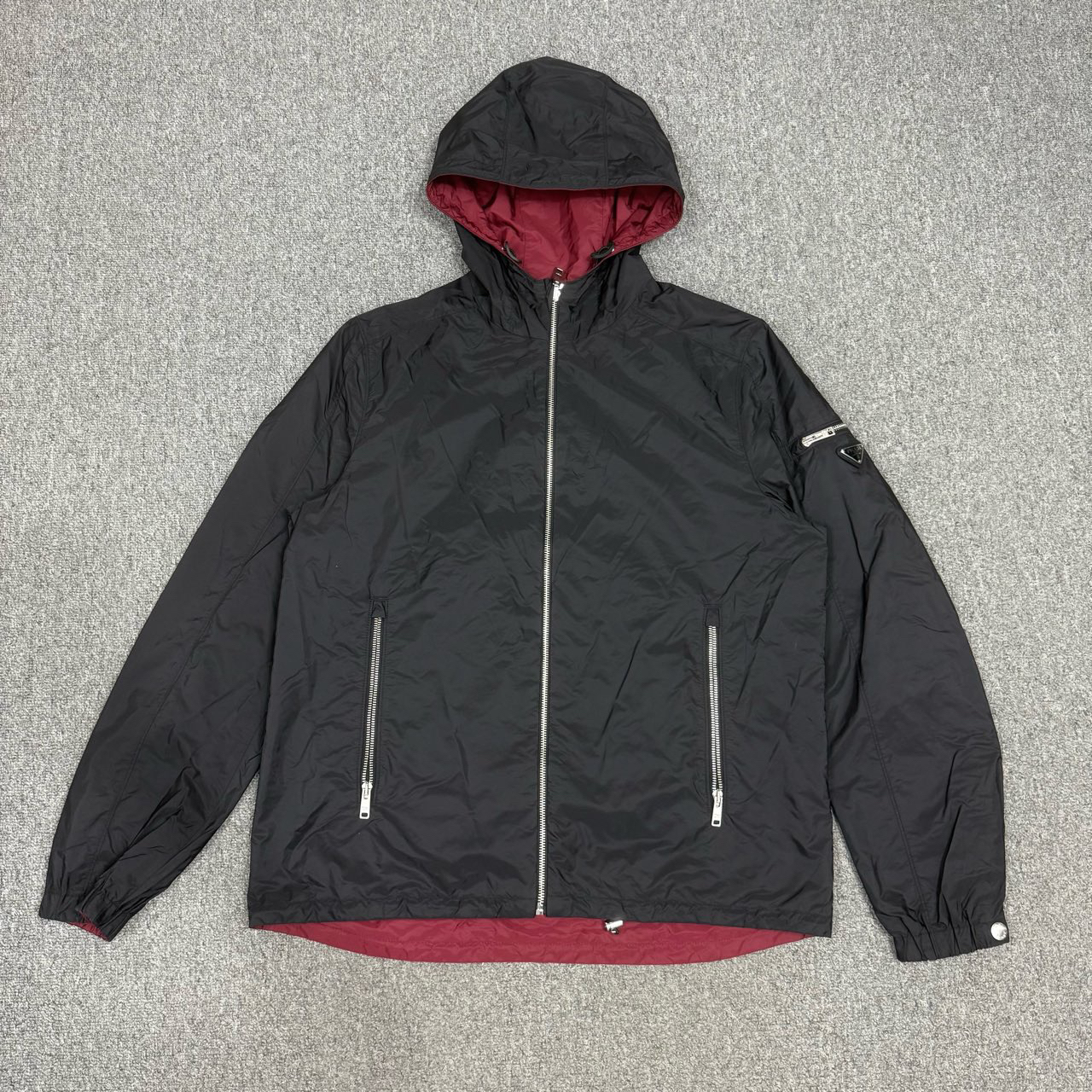 99新 Prada/普拉达 13488394 黑红双面穿三角标尼龙外套 52码99新
