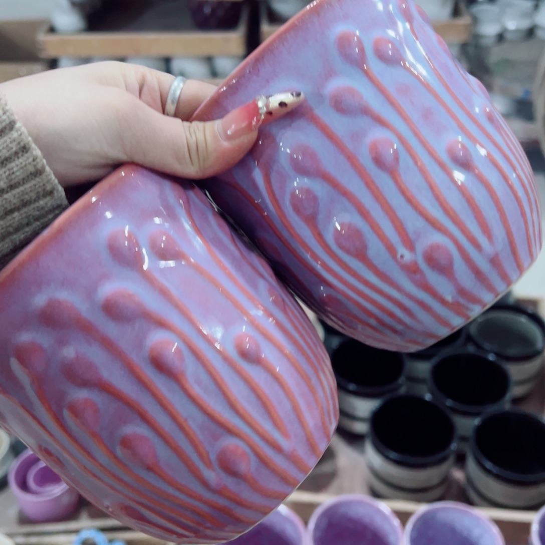 有孔，陶瓷花盆满10米包邮发货。微瑕介意慎拍