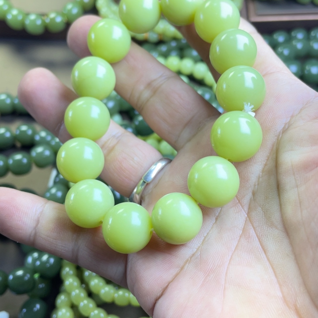 岫岩老玉（透闪石质玉）手链未镶嵌鲲****?