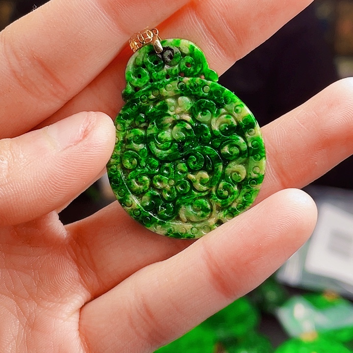 翡翠18K金镶嵌颈饰