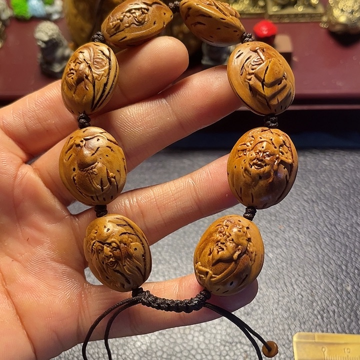 大桃核雕刻瑕疵神仙会