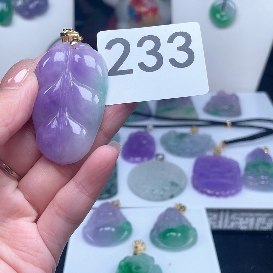 翡翠吊坠(赠链)未镶嵌