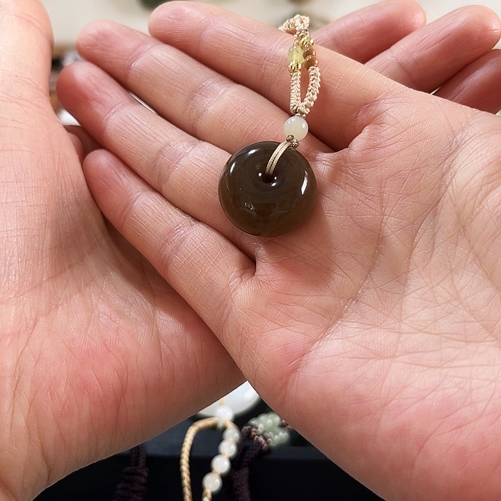 小***苗和田玉未镶嵌颈饰