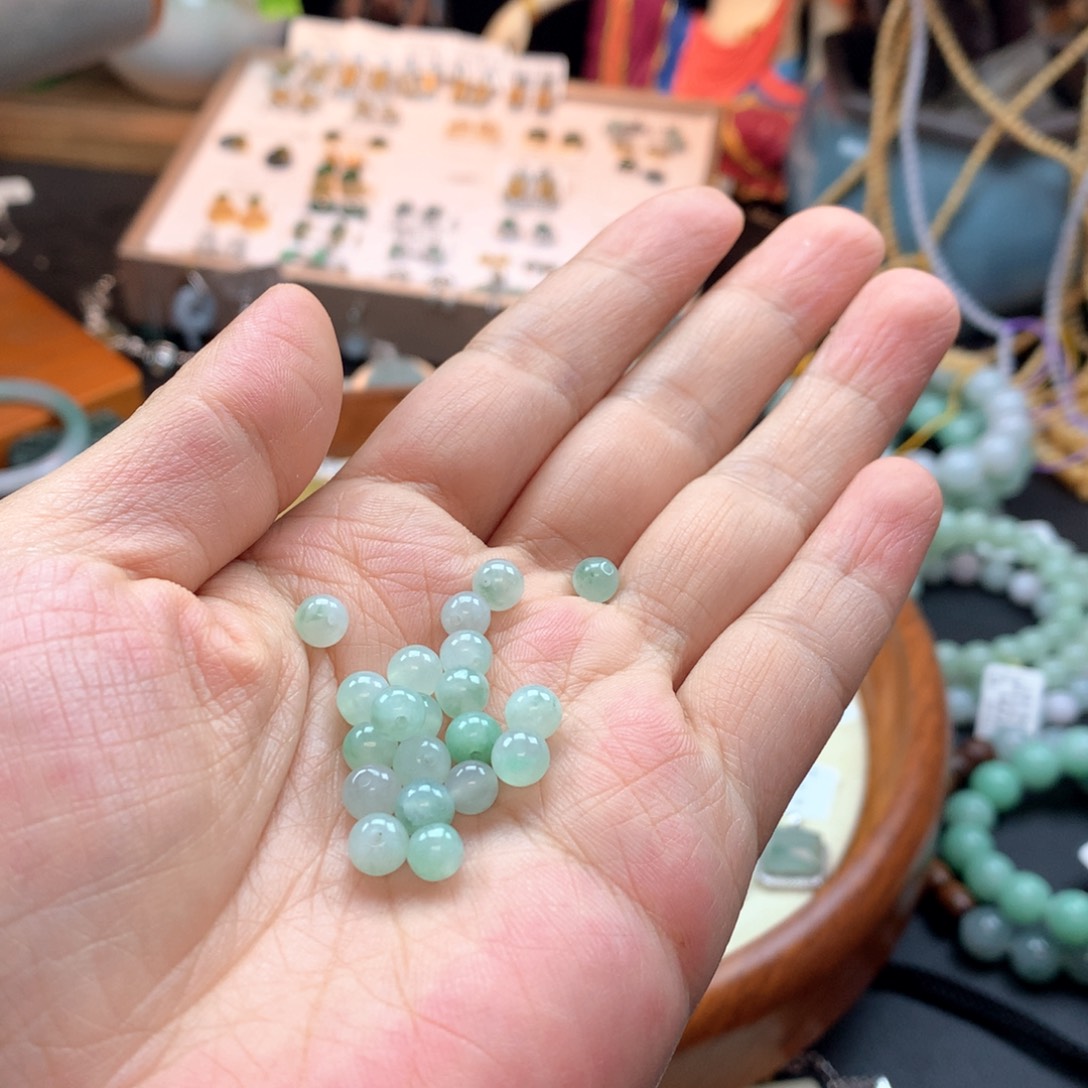 颈饰未镶嵌翡翠恰***奥