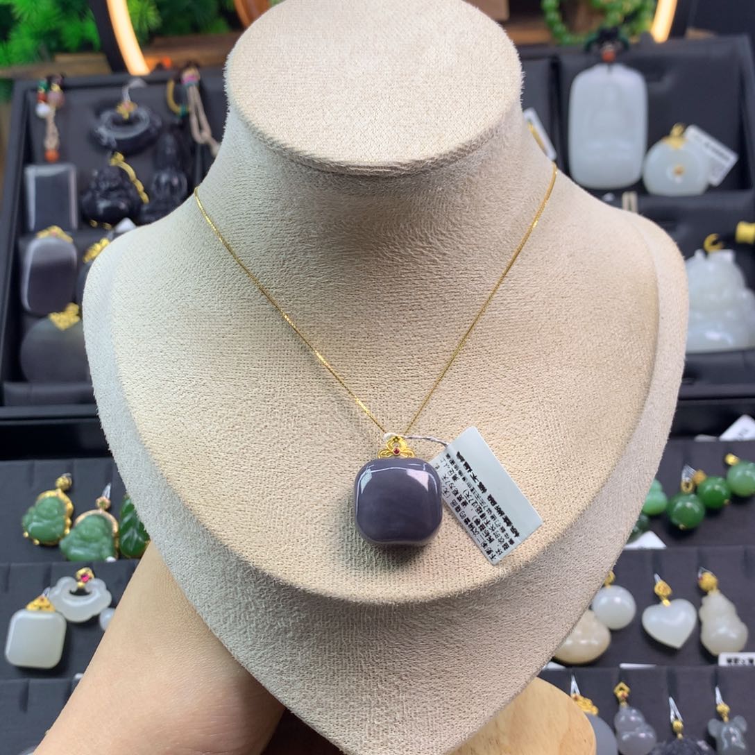 和田玉吊坠18K金镶嵌