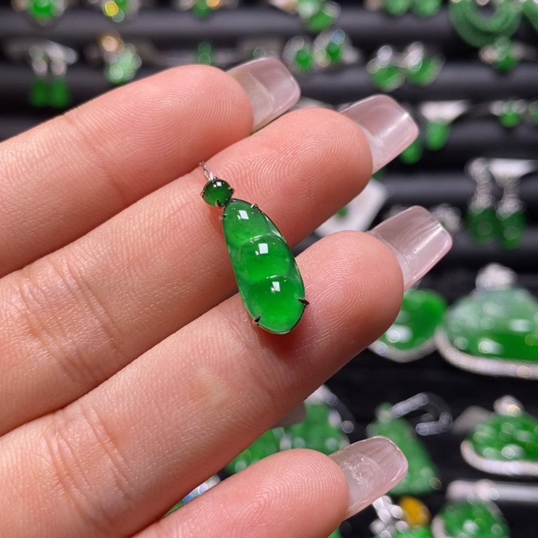 翡翠颈饰18K金镶嵌天然翡翠