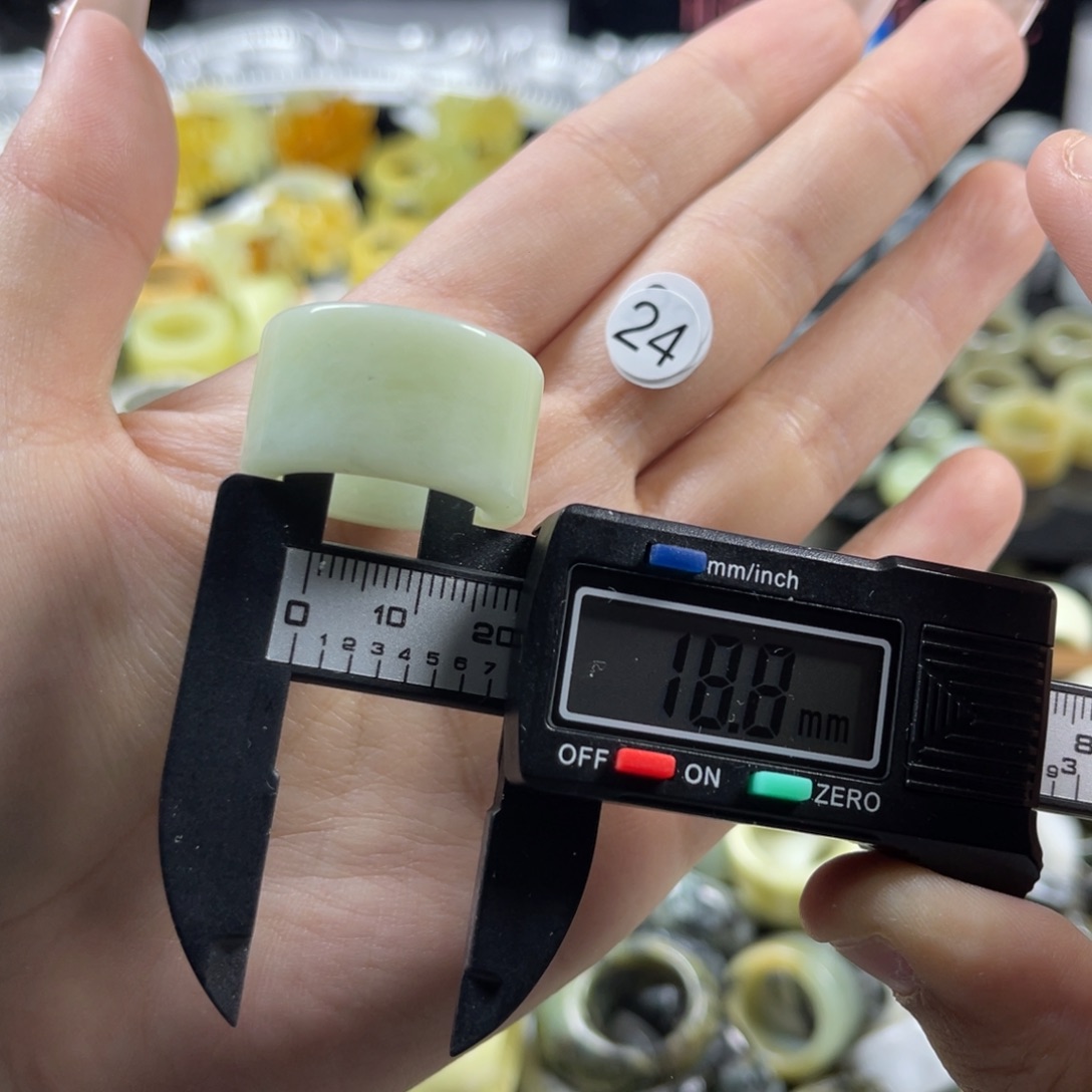 蛇纹石玉未镶嵌戒指