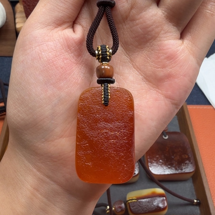 蜜蜡未镶嵌吊坠(赠链)