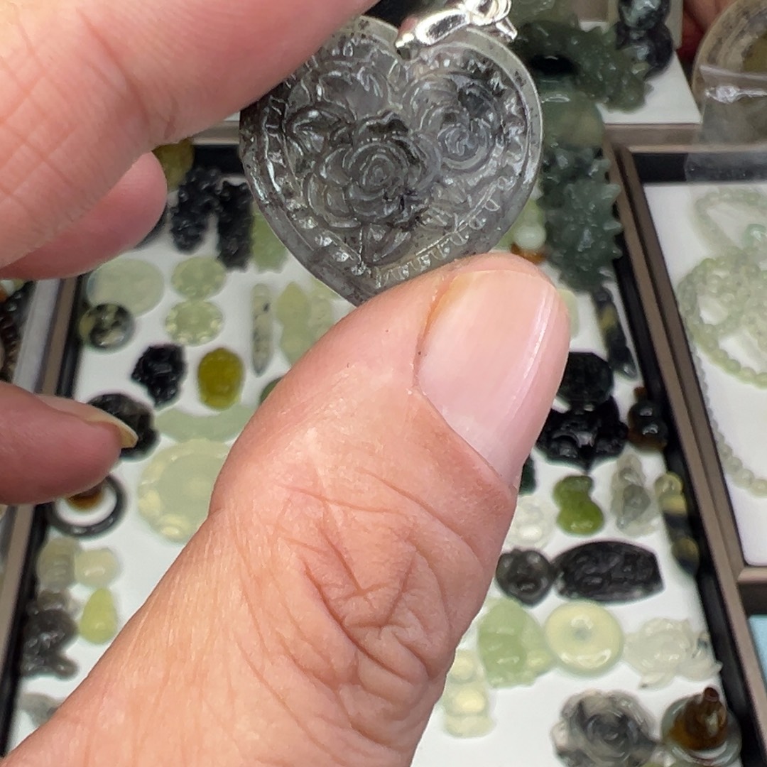 ****蛇纹石玉未镶嵌颈饰精品水墨