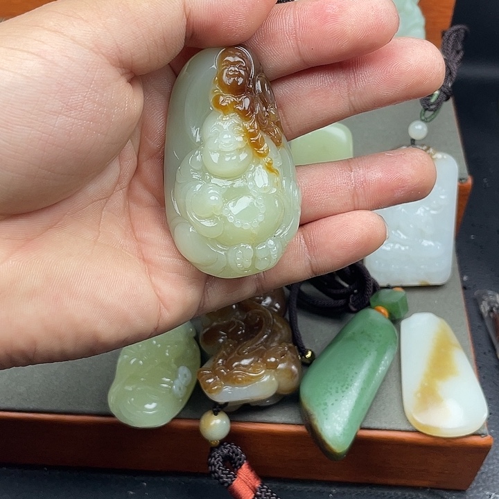 和田玉（糖玉）未镶嵌颈饰